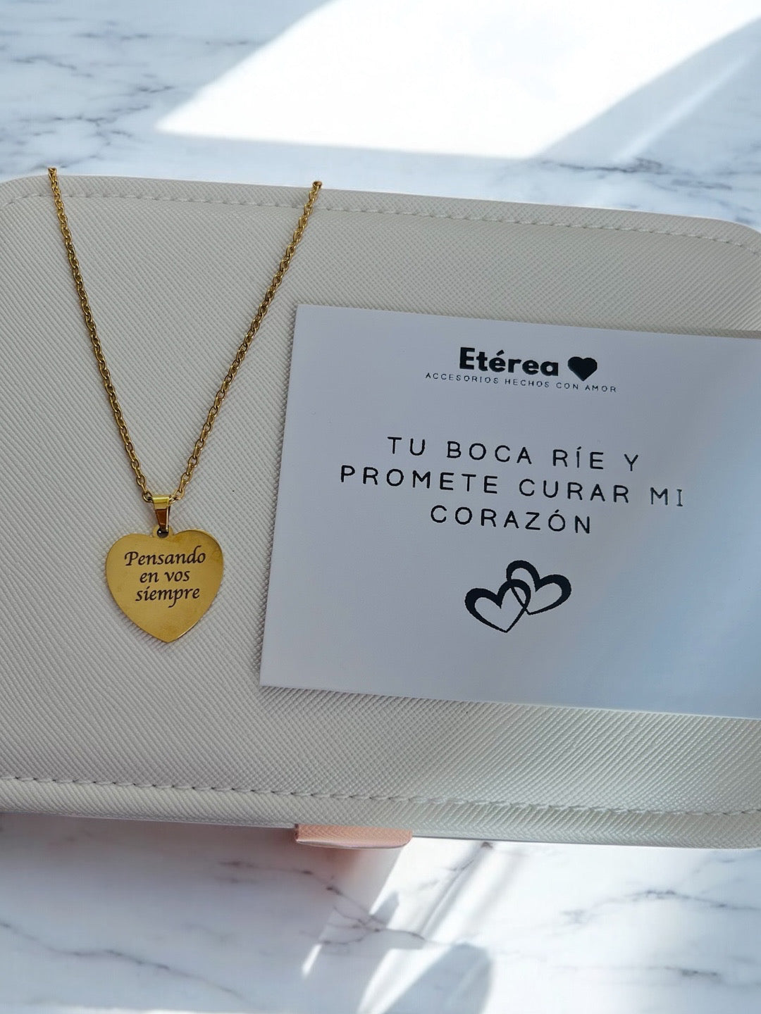 Eteréa™ |  Medalla Corazón | Retrato